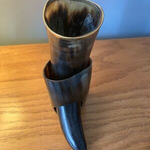 12 oz Viking. Medieval style beer/wine drinking horn with display stand.